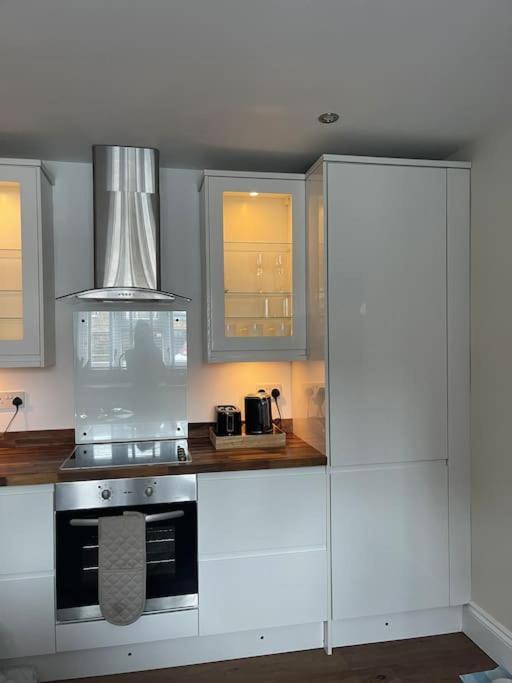 Newly Refurbished Apartment, Near Station & River London Exteriör bild